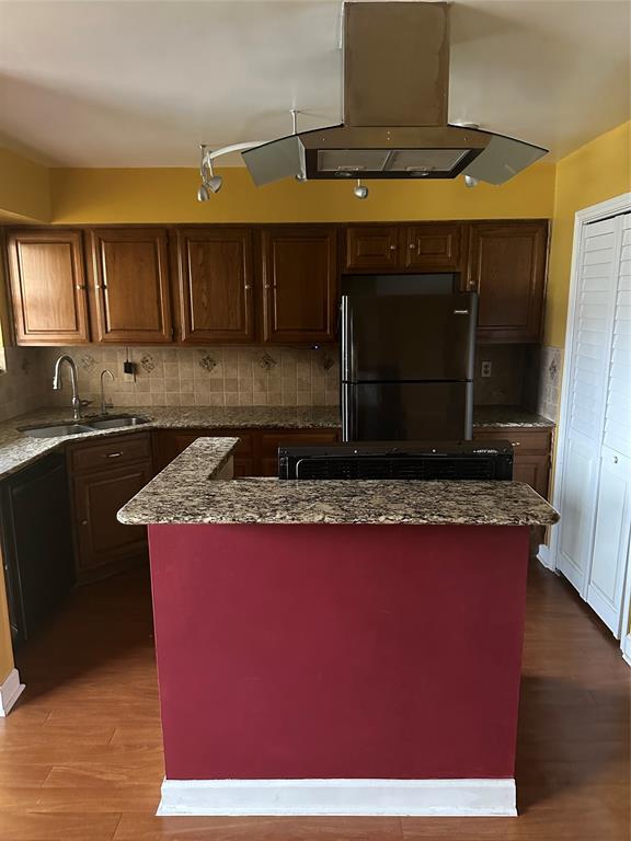 Cloisters Condo The - Residential