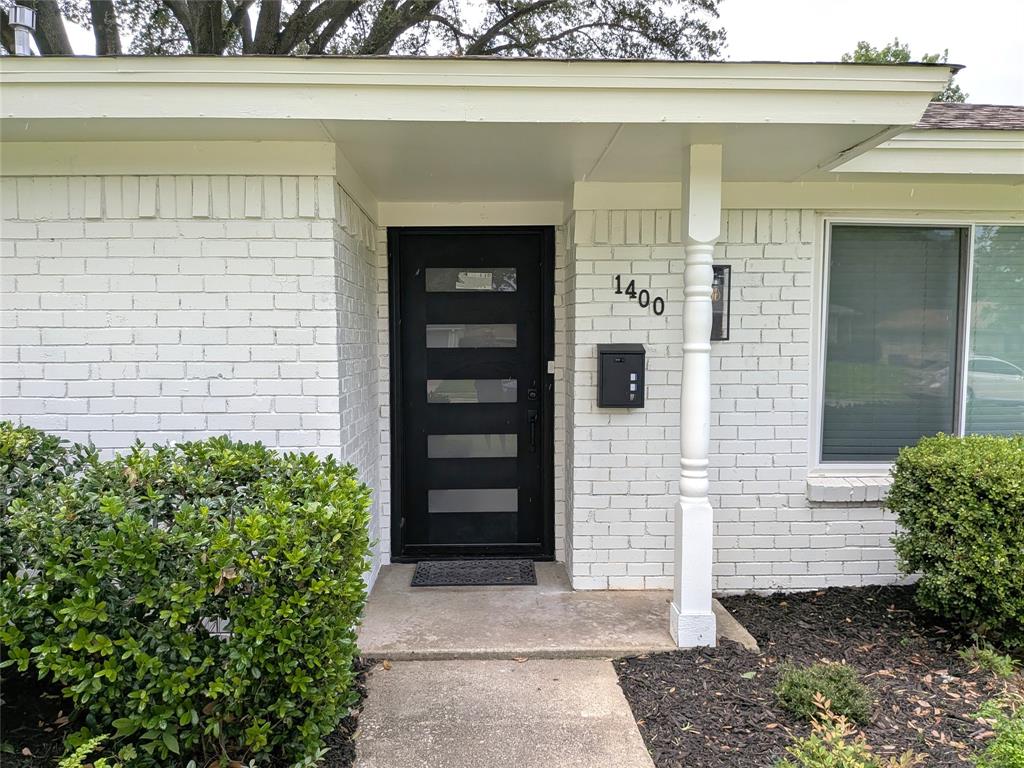 1400 Oakhill Drive