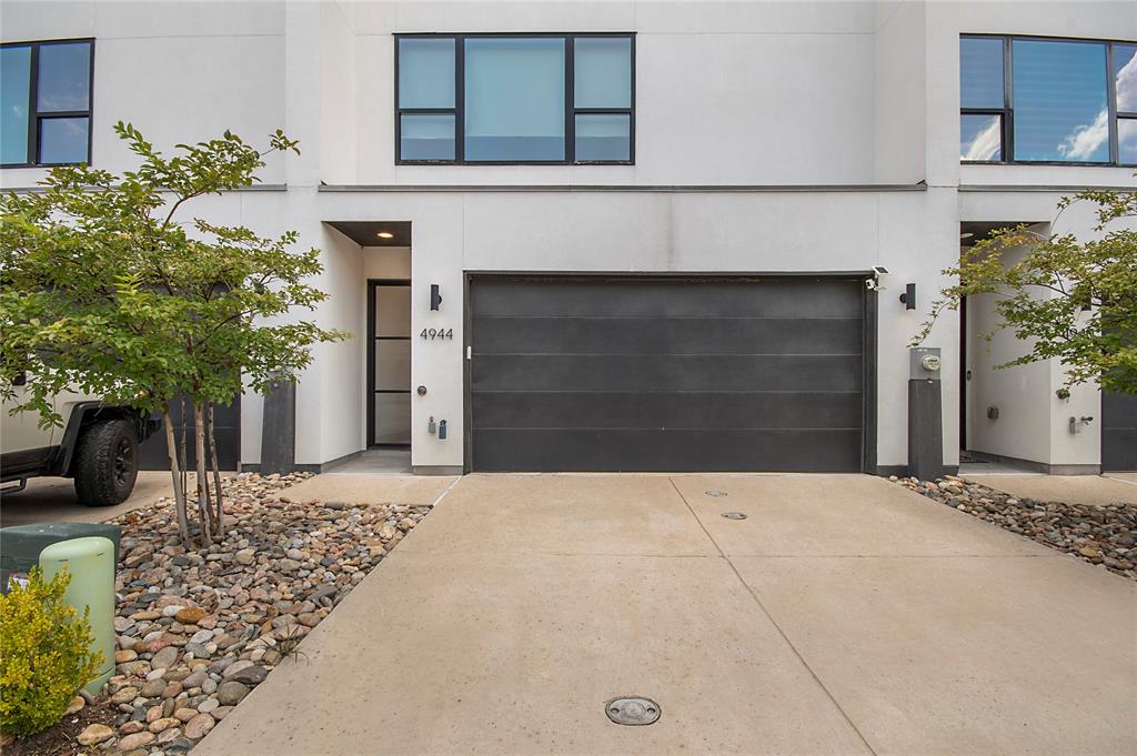 4944 Blaynes View