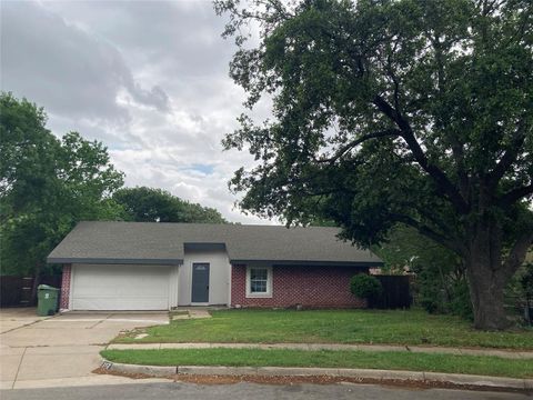 Photo of 117 Laguna Bay, Lewisville, TX 75067 (MLS # 21228953)