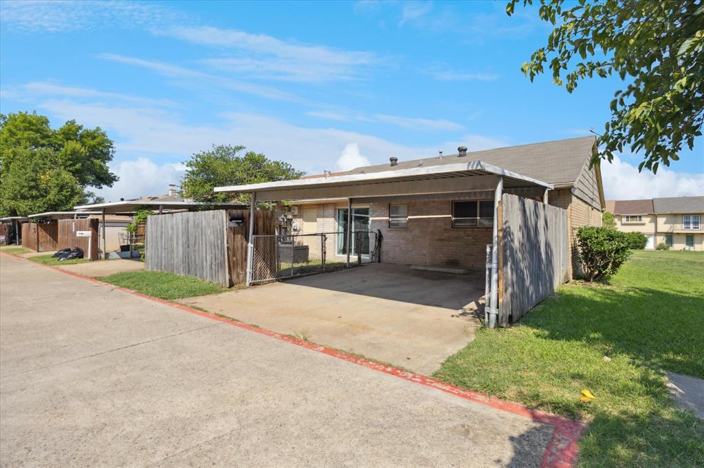 Mountain Crk Twnhses 02 - Residential