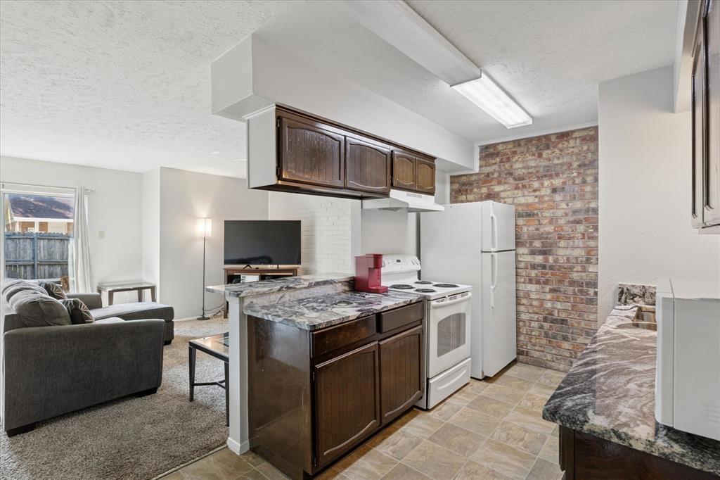 Mountain Crk Twnhses 02 - Residential