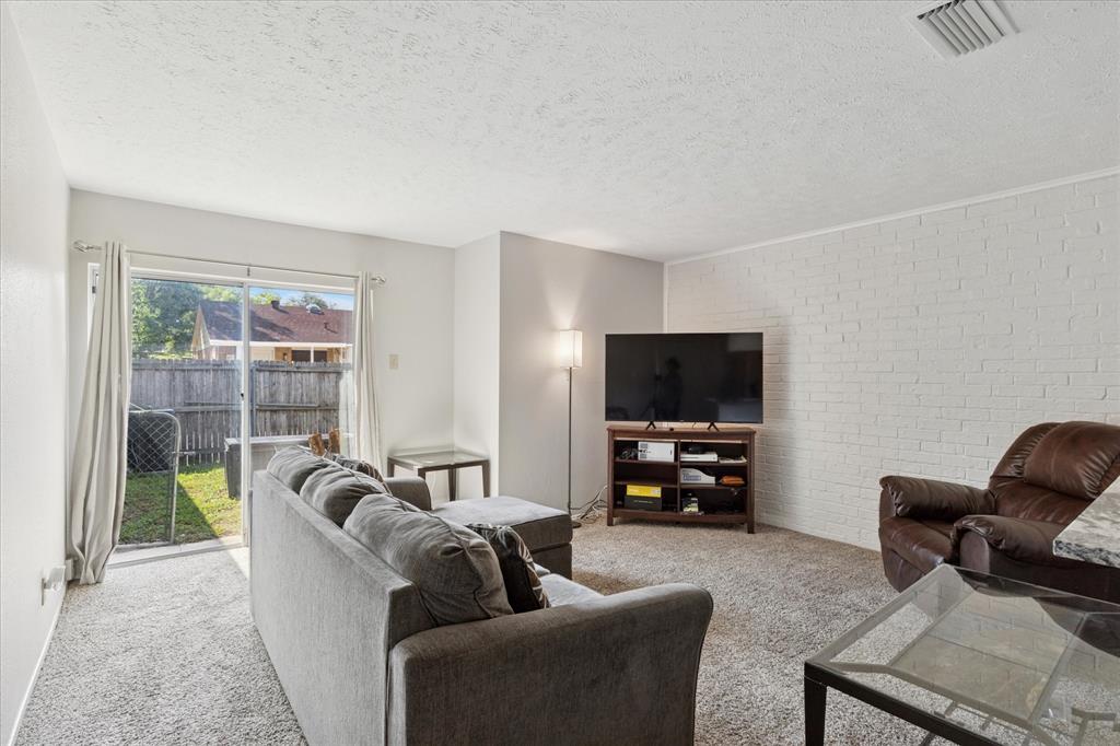 Mountain Crk Twnhses 02 - Residential