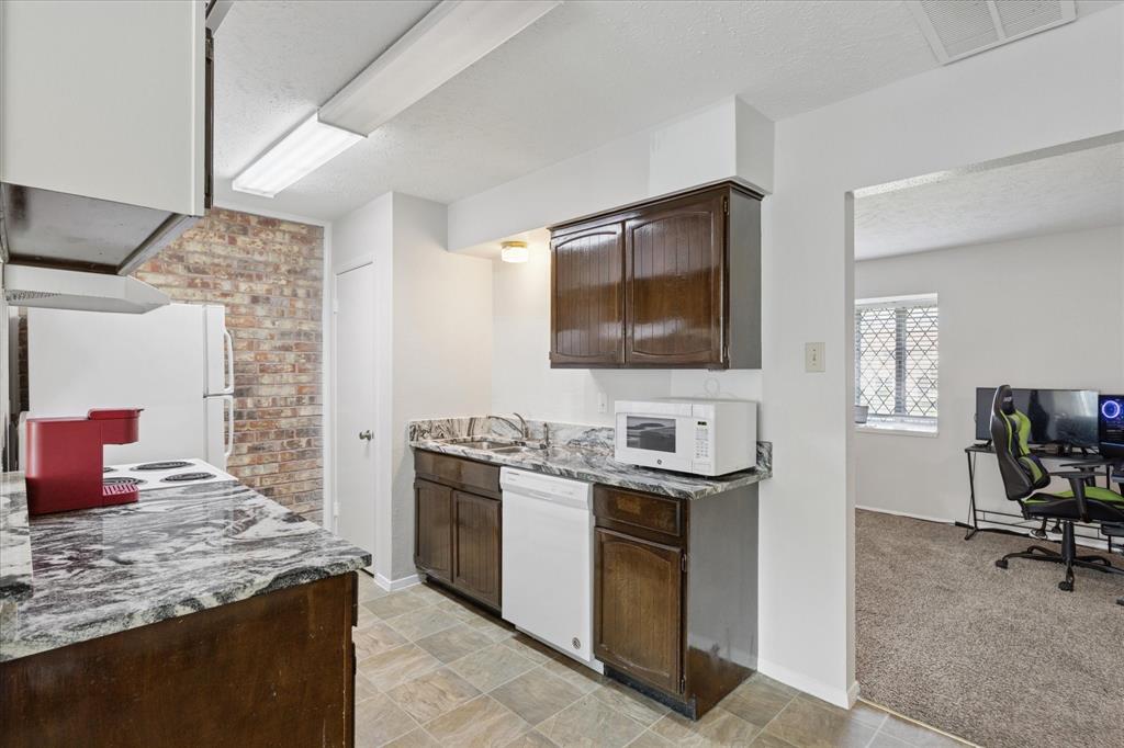 Mountain Crk Twnhses 02 - Residential