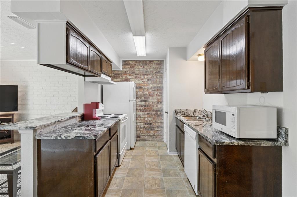 Mountain Crk Twnhses 02 - Residential