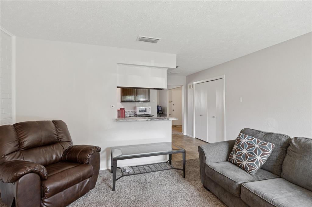 Mountain Crk Twnhses 02 - Residential