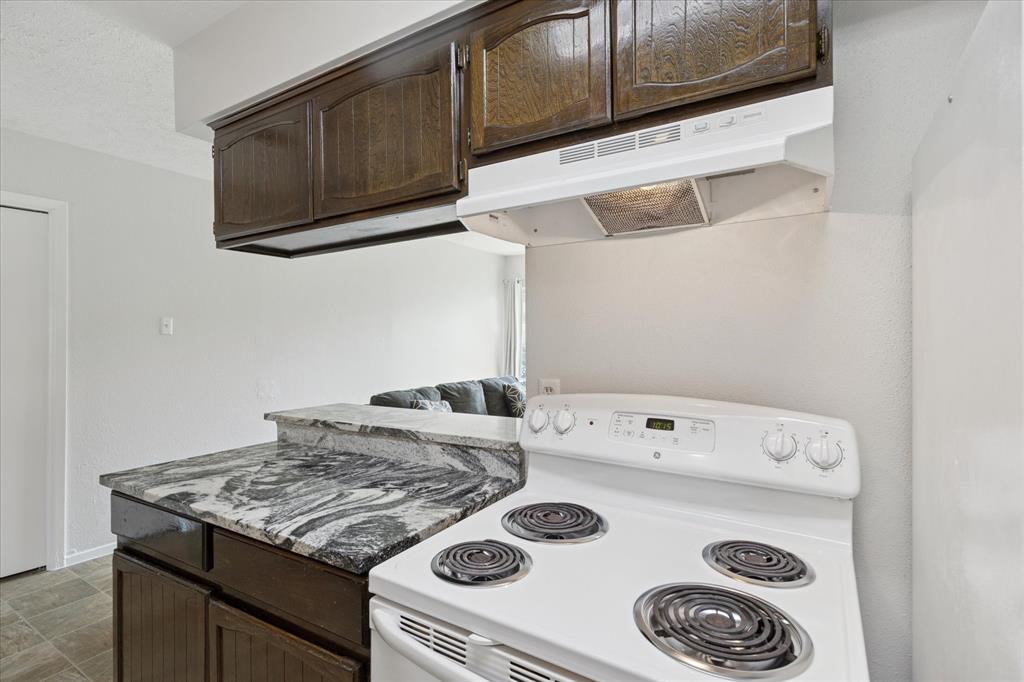 Mountain Crk Twnhses 02 - Residential