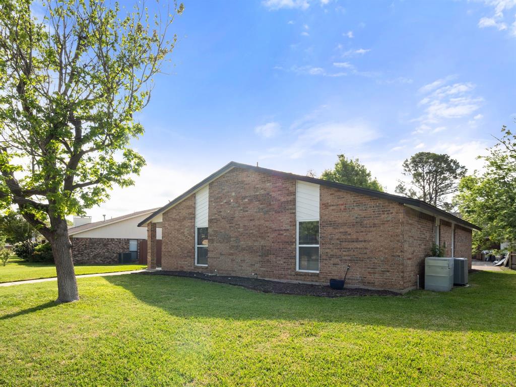 2104 Linda Lane