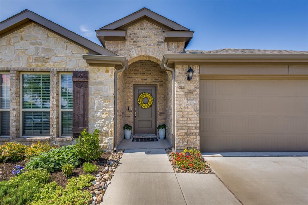 912 Crepe Myrtle Lane