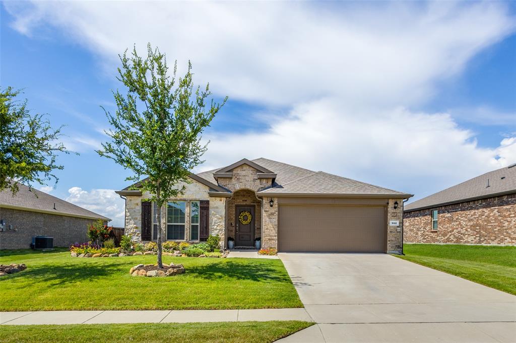 912 Crepe Myrtle Lane