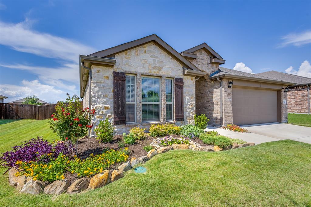 912 Crepe Myrtle Lane