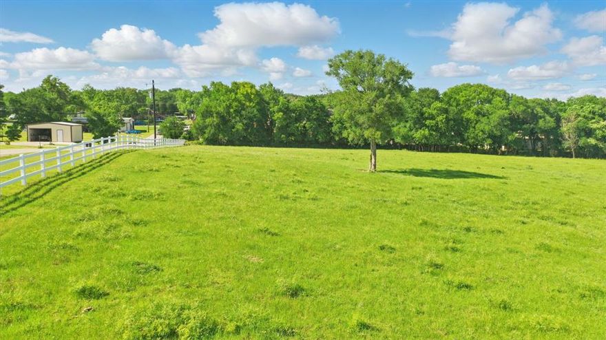 One of Three 2+ Acre Lots Overlooking the Brazos River that feeds into Lake Granbury located less than 5 minutes from Downtown Granbury and all it's
Amenities!!!  Also located only 50 minutes from Ft Worth this property has very few restrictions but just enough to keep the neighborhood Neat, Clean and Inviting.
