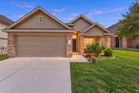 Photo of 1429 Tall Pine Way, Fort Worth, TX 76112 (MLS # 21388734)