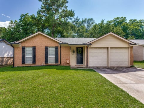 Photo of 809 Meadowlark Drive, Mansfield, TX 76063 (MLS # 21391328)