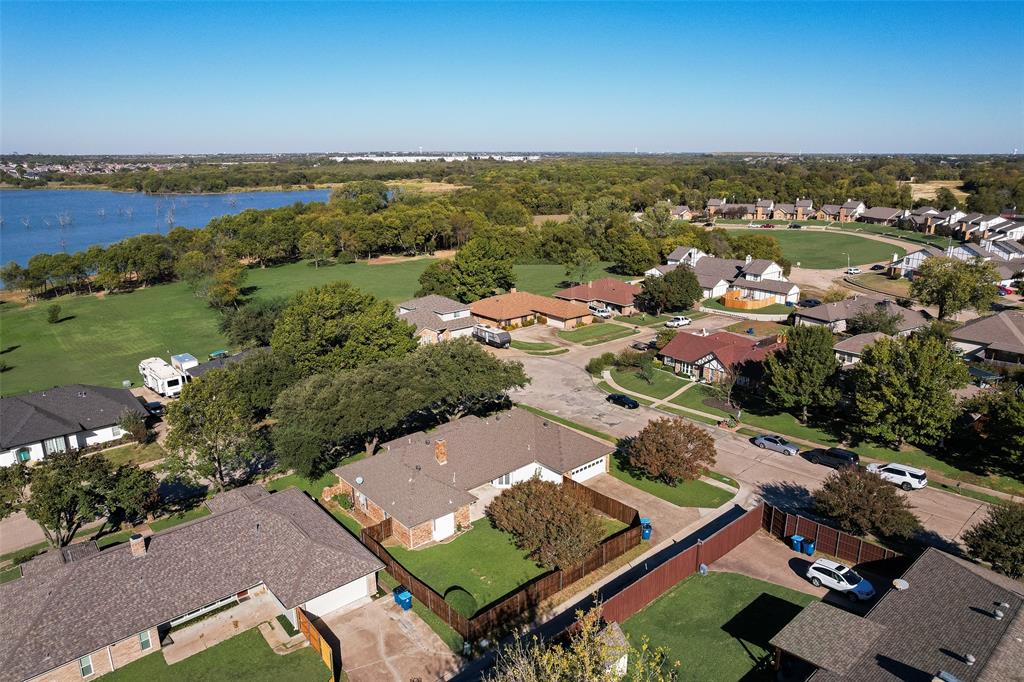 6102 Lakeshore Drive