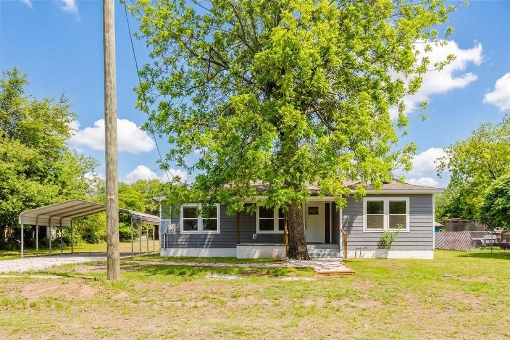 Photo of 524 W Roberts Street, Gorman, TX 76454 (MLS # 21252054)