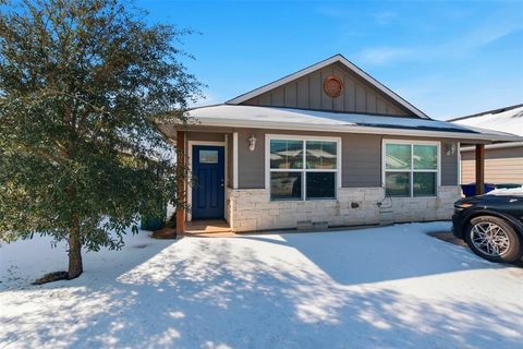 Photo of 802-804 N Broughton Street #802, Sherman, TX 75090 (MLS # 21165731)