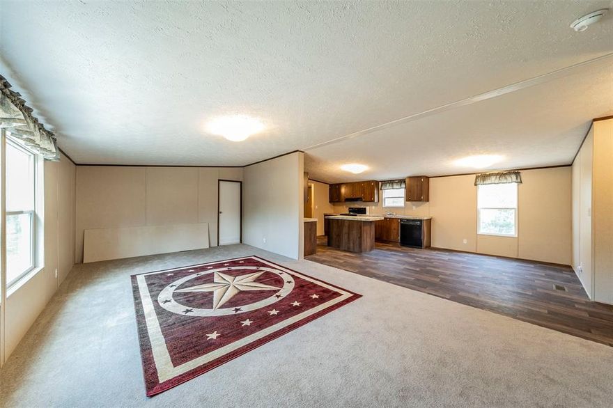 Over an Acre of nice country, with big oak trees, And good drainage property with Brand new Double Wide. Deer can be seen for sure. 15 minutes from Gun Barrel City and Cedar Creek Reservoir. Has never been lived in, plus warranty on Air Conditioning and Heat. Also has energy efficient Windows and energy efficient insulation.Very good school's and plenty of restaurants, and play. Cedar Creek lake is very nice and very good fishing. 4th largest lake in Texas.