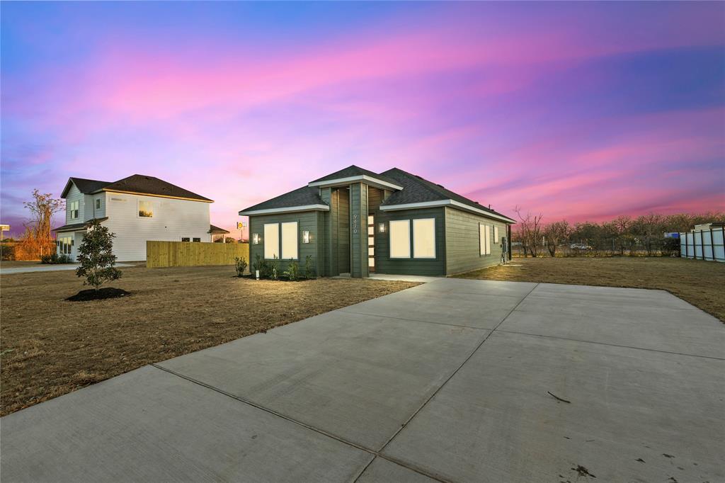 9470 Sandyland Boulevard