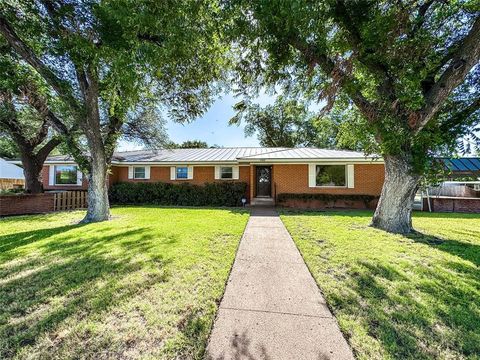 Photo of 1102 N Avenue G, Haskell, TX 79521 (MLS # 21330675)