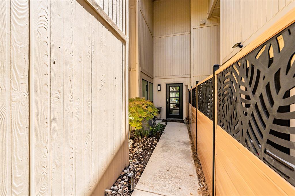 Meadowbrook Hills Chimney Wood - Residential