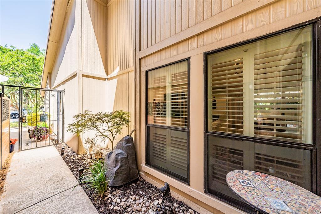 Meadowbrook Hills Chimney Wood - Residential