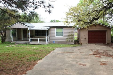 Photo of 107 Shoreline Drive, Mabank, TX 75156 (MLS # 21224998)
