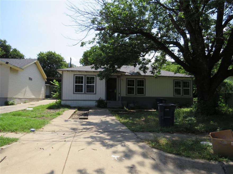 ****Investor Special**** An outstanding purchase opportunity.  This three bedroom, two bath, on large lot, near to school, and public transportation, with many upgrades already completed, is ready for buyers finishing touches to make move-in READY and priced to GO!!!