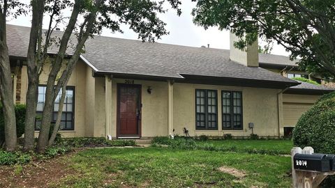 Single Family Residence in Grapevine TX 2018 Brookside Drive.jpg