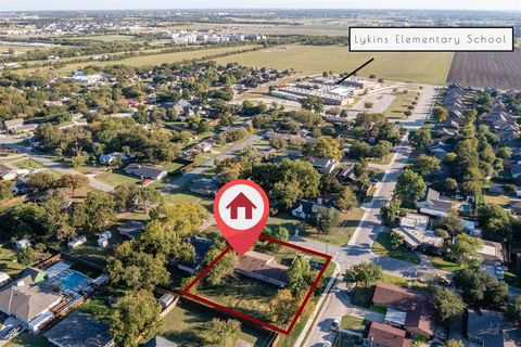Tiny photo for 611 W Ash Street, Celina, TX 75009 (MLS # 21101399)