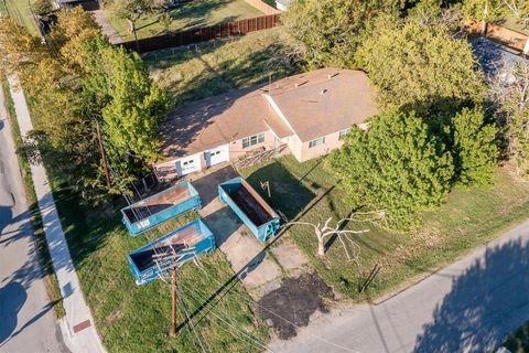 Tiny photo for 611 W Ash Street, Celina, TX 75009 (MLS # 21101399)