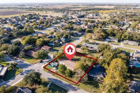 Tiny photo for 611 W Ash Street, Celina, TX 75009 (MLS # 21101399)