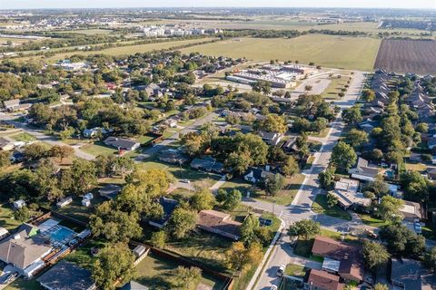 Tiny photo for 611 W Ash Street, Celina, TX 75009 (MLS # 21101399)