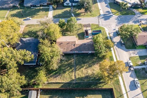 Tiny photo for 611 W Ash Street, Celina, TX 75009 (MLS # 21101399)