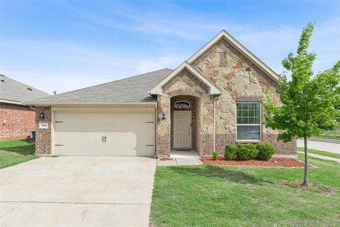 Photo of 400 Sandhurst Drive, Fort Worth, TX 76036 (MLS # 21239661)