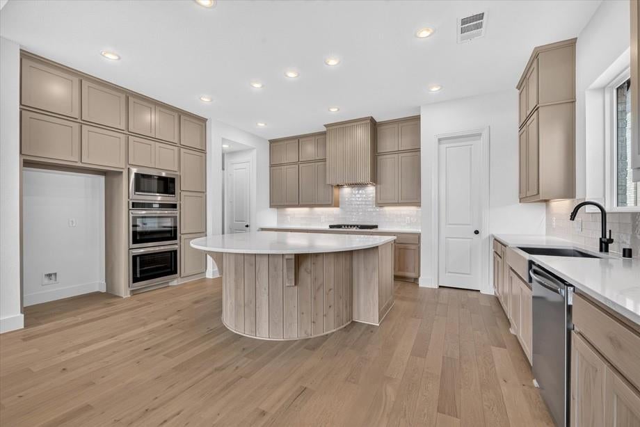 4341 Lamplights Drive