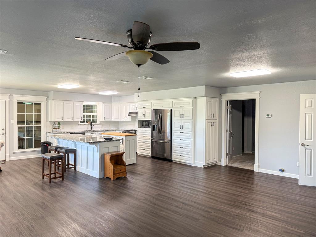 549 Private Road 1400 E