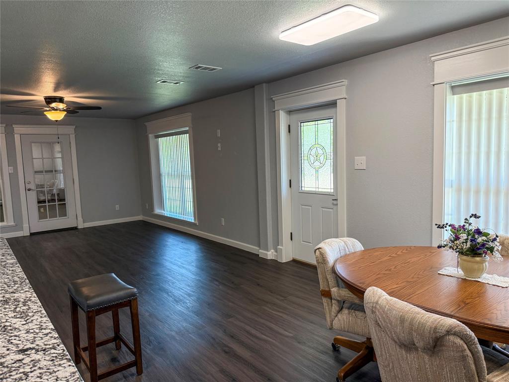 549 Private Road 1400 E