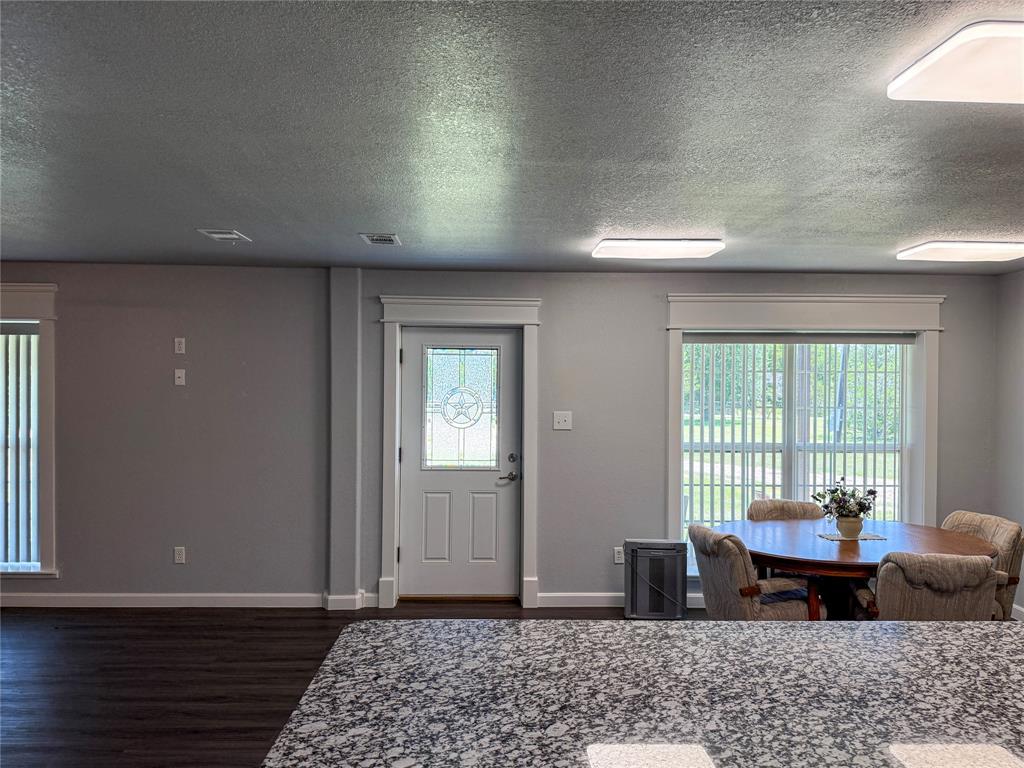 549 Private Road 1400 E