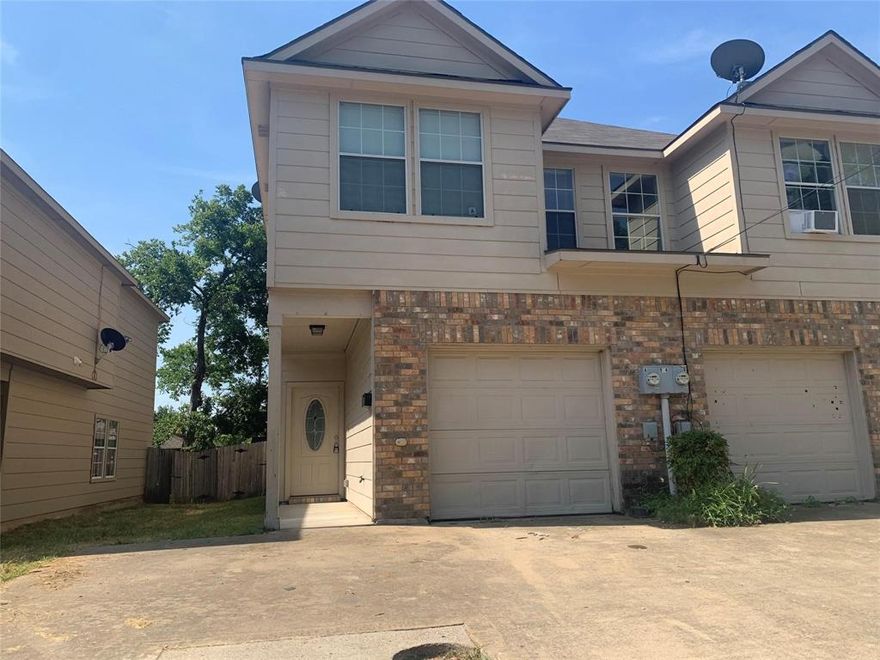 ***IMMEDIATE MOVE IN SPECIAL , LOOK AND LEASE- APPLY WITHIN 48 HOURS AFTER TOURING AND RECEIVE HALF OFF FIRST MONTH RENT*** Welcome to 904 Drexel St #A, a three-bedroom, two-bathroom duplex that is perfect for those looking for a comfortable and convenient place to call home. This house has been recently updated with new flooring throughout the house, giving it a modern and fresh feel. The property also has a large, fenced back yard, perfect for entertaining guests and fun activities. Additionally, the house is equipped with an attached garage, providing extra storage space or parking. This property is located in a great area, close to a variety of shops, restaurants, and other amenities. It is also within easy access to public transportation, making it an ideal place to live. If you are looking for a comfortable and convenient place to live, then this house is perfect for you. With its updated flooring, large backyard, and garage, this property offers everything you need in a home. Contact us today to arrange a viewing and to make this house your new home.