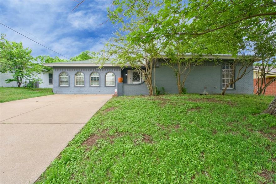 Welcome to this charming home in the desirable Rolling Hills community of Aledo! Featuring 3 spacious bedrooms and 2 full bathrooms, this property offers a functional and inviting layout with two living areas—perfect for both relaxing and entertaining. Enjoy outdoor living under the covered patio, ideal for gatherings year-round. The home also includes a washer and dryer that convey with the sale, adding extra value and convenience. Located in the highly sought-after Aledo ISD, this home is just minutes from shopping, dining, and easy access to major highways, making daily commutes and errands a breeze. Motivated seller—don’t miss this opportunity to own in one of Aledo’s most desirable areas!