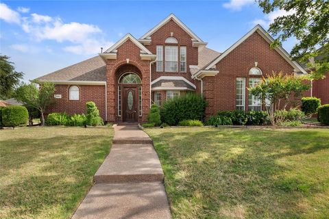 Photo of 1301 Meadow Cove Court, Carrollton, TX 75007 (MLS # 21246670)
