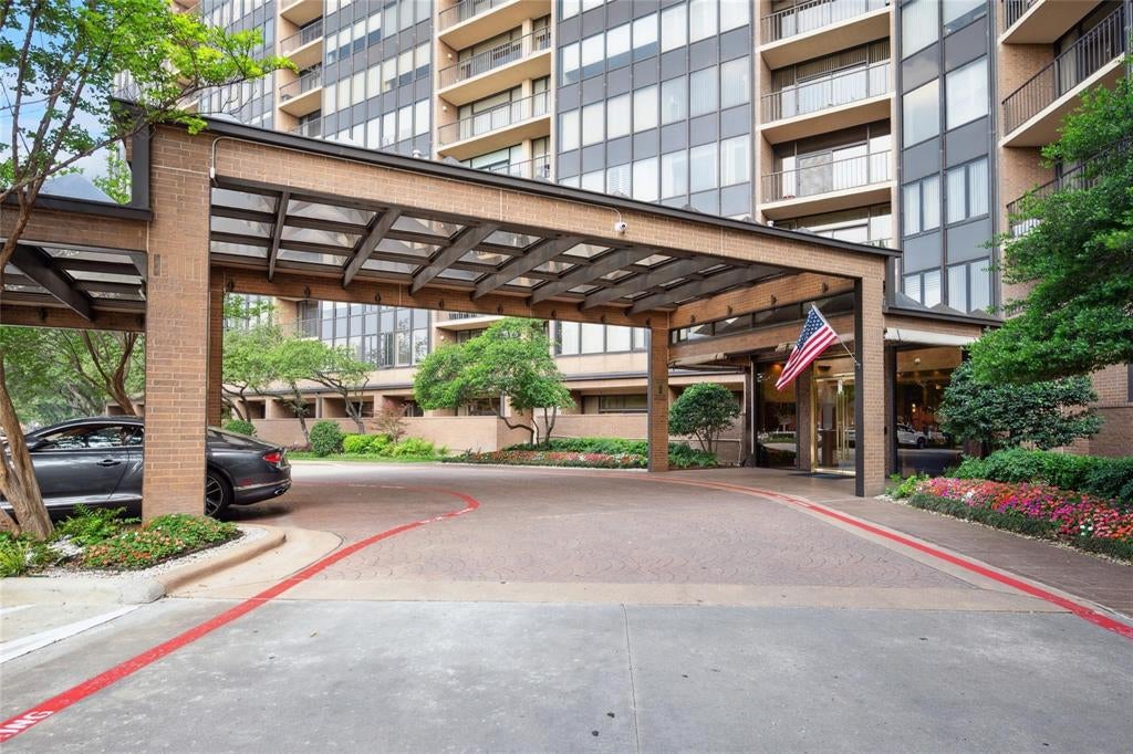 5200 Keller Springs Road 422