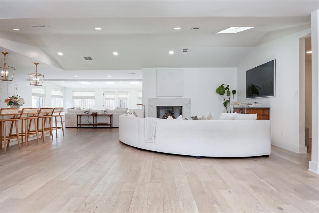 4839 Willow Lane