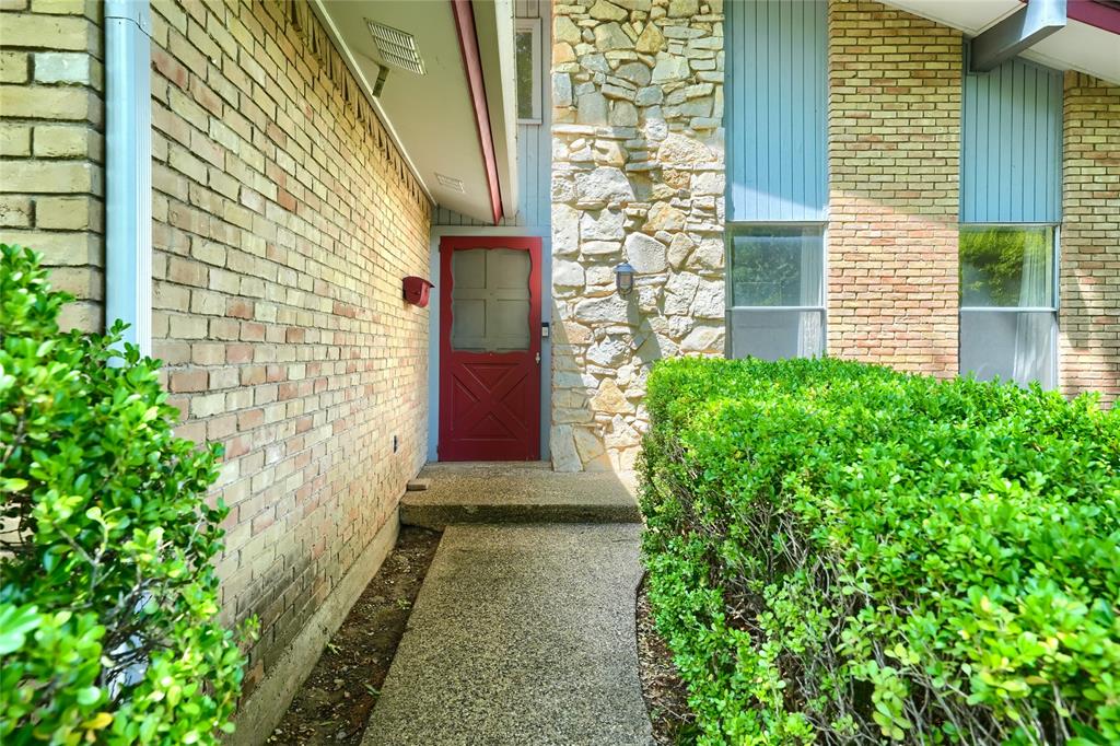10615 Swallow Lane