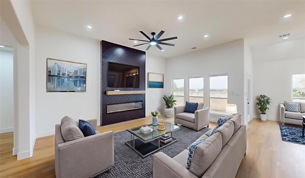 692 County Road 4109