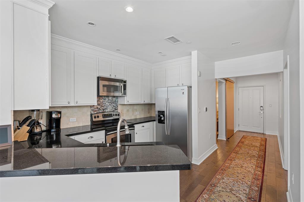 500 Throckmorton Street 903