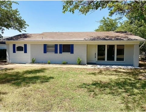 Photo of 512 Sally Lane, Cleburne, TX 76033 (MLS # 21365327)
