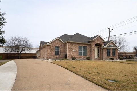 Photo of 101 Hawthorne Drive, Murphy, TX 75094 (MLS # 21163892)