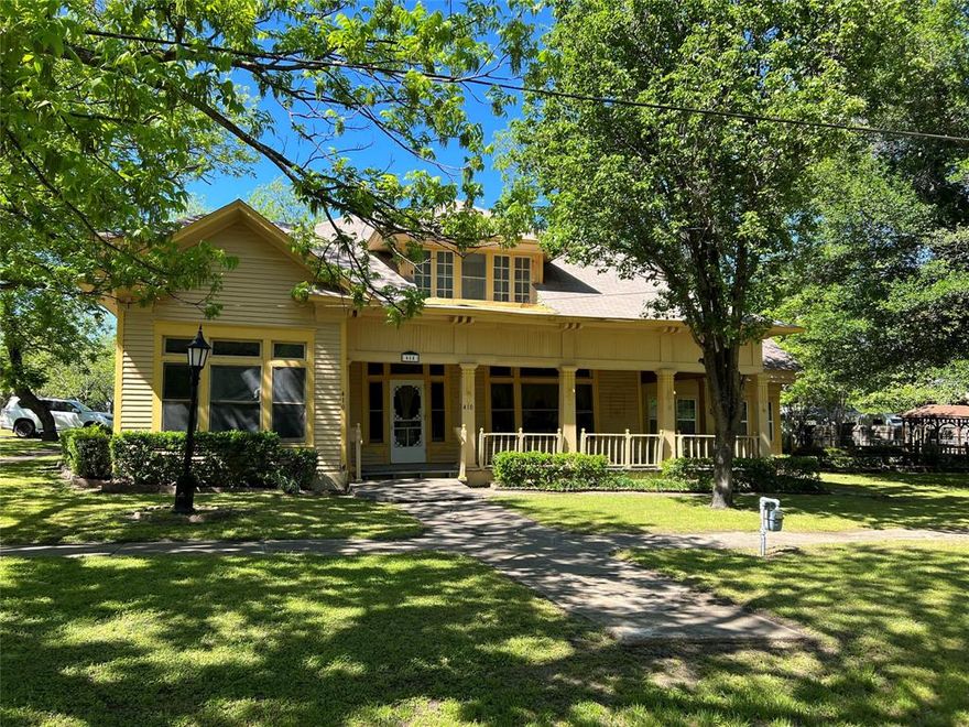 $1000 buyers closing cost concession with executed !  Huge, beautiful corner lot with a craftsman style home in the charming town of Kerens.  Restored to its original beauty this home could be the crown jewel of the neighborhood!  Take a stroll back in history as you tour this grand home, feel the warmth and history of times past.  The oversized lot is beautifully treed and has an adorable gazebo.  So many possibilities for this home, a charming retreat center, a vacation rental, or just your very own personal slice of heaven Home is being sold as is.